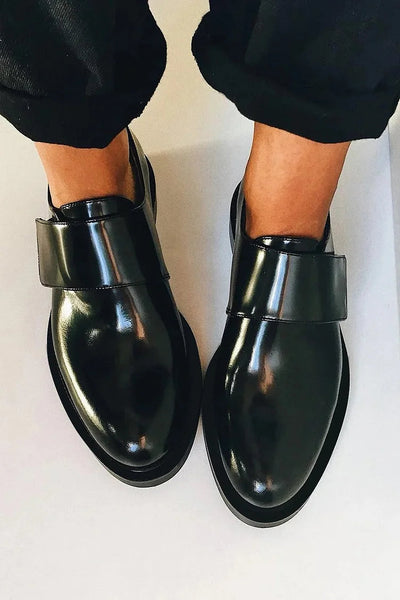IRIS | Mocasines Brillantes Elegantes con Banda para un Estilo Impecable