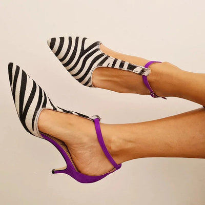 ISABELLA | Elegante zapato de tacón con estampado de cebra y sofisticado tacón violeta