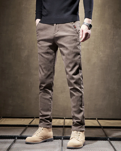 Pantalones casuales de corte ajustado