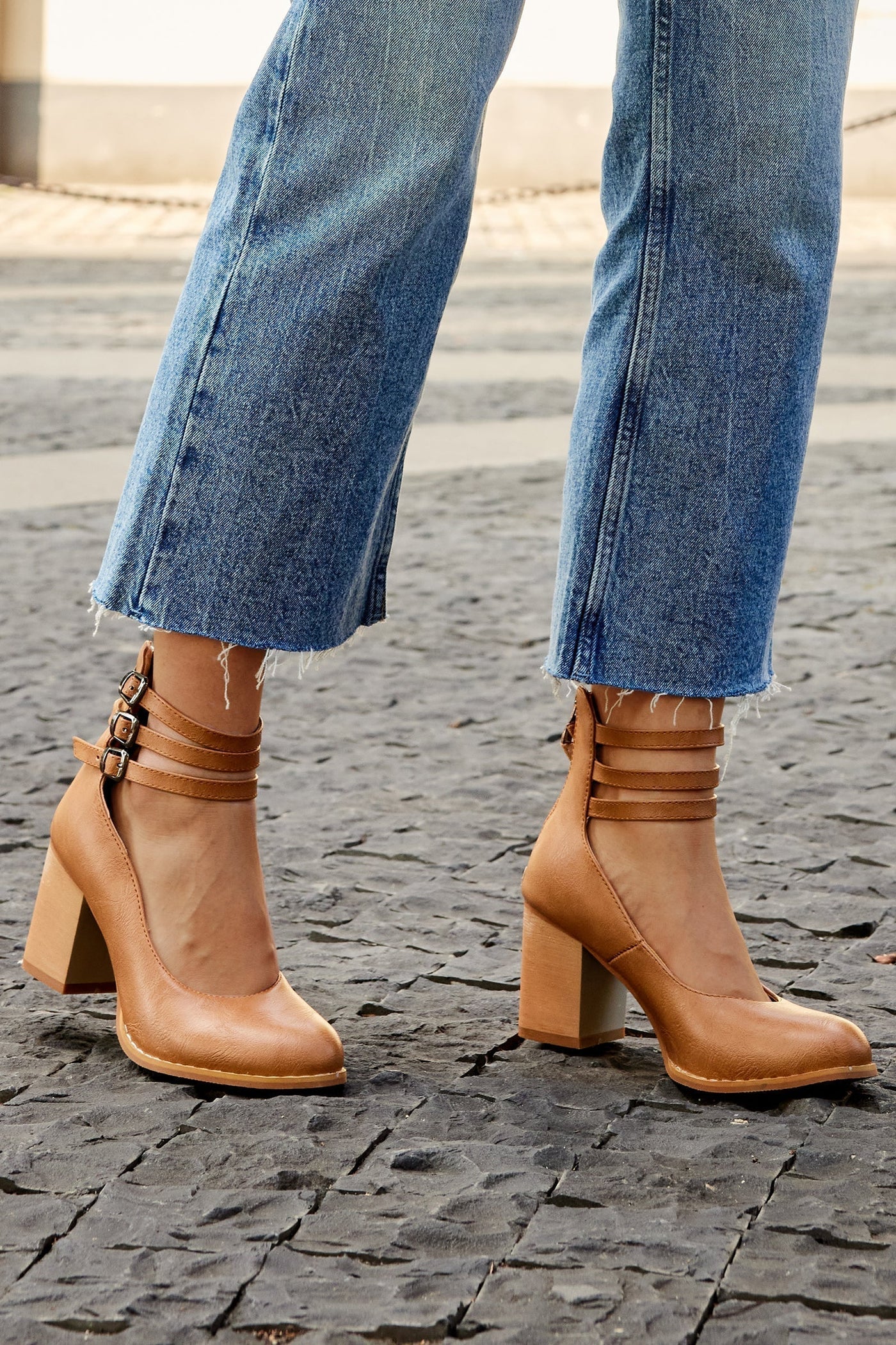 Caa™ | Sandalias elegantes de diseño liso con cinturilla al tobillo y tacón grueso para un estilo sofisticado