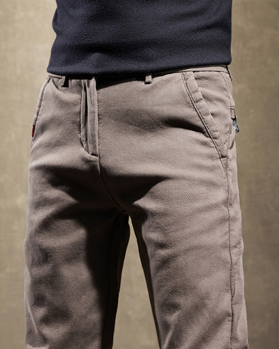Pantalones casuales de corte ajustado
