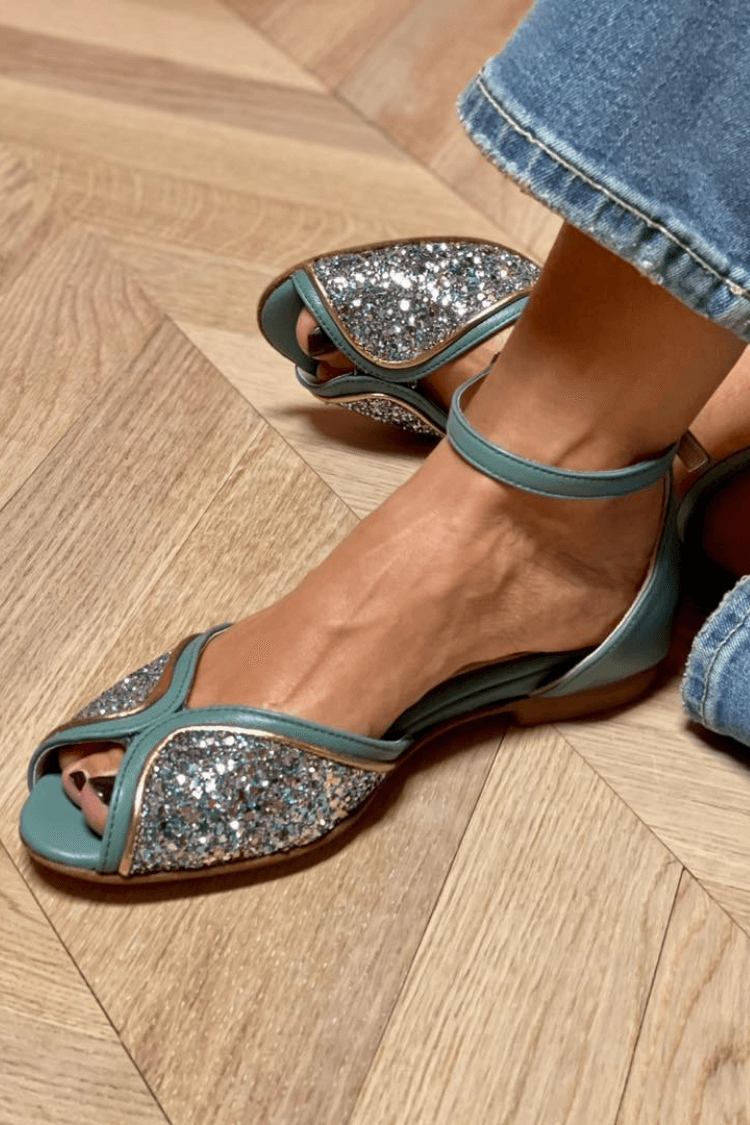 BRIGITTA | Sandalias Planas Elegantes con Brillo, Ideales para Cualquier Ocasión