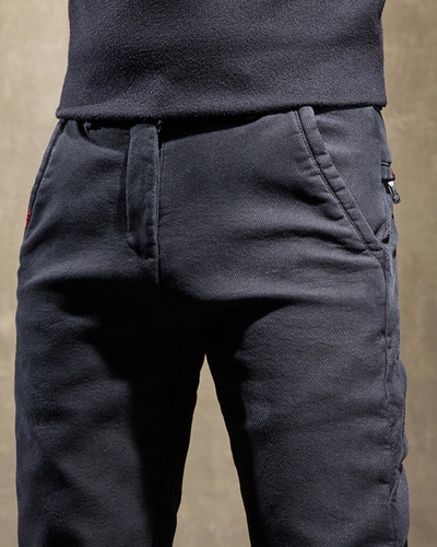 Pantalones casuales de corte ajustado