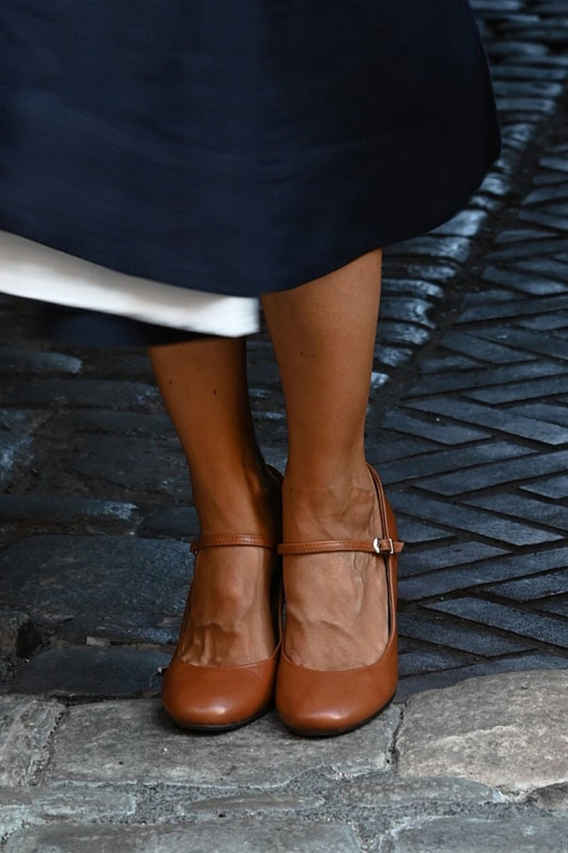 Caella™ | Sandalias Elegantes con Tiras y Tacón Bajo, Ideales para Cualquier Ocasión