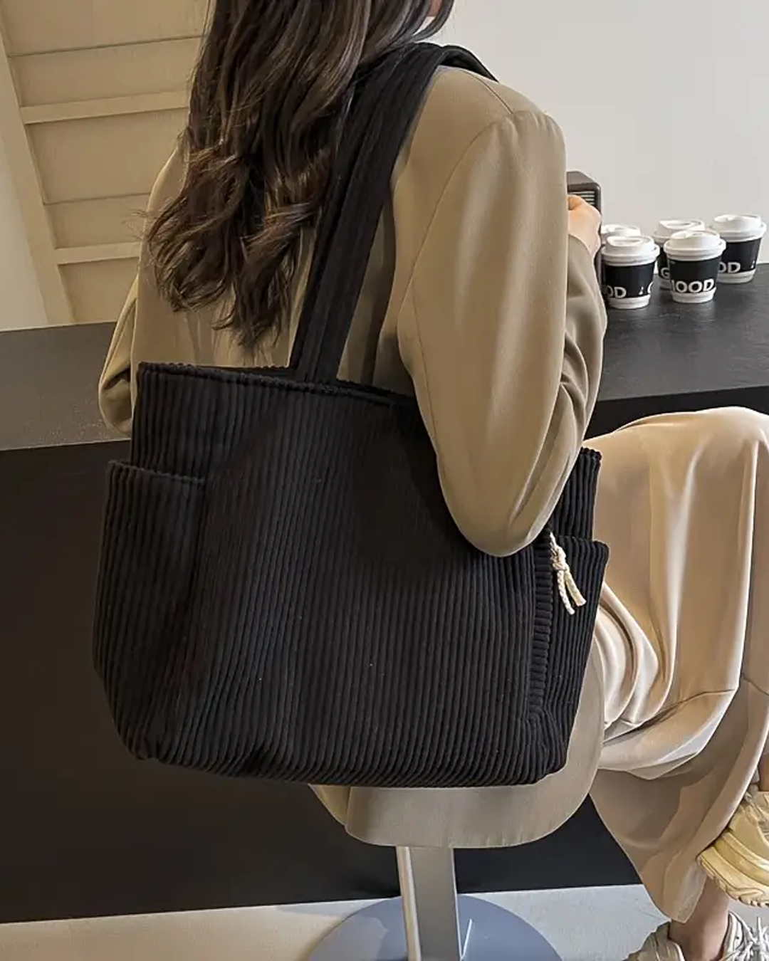 Maria – Bolsa de mano de costura con detalle de cordón