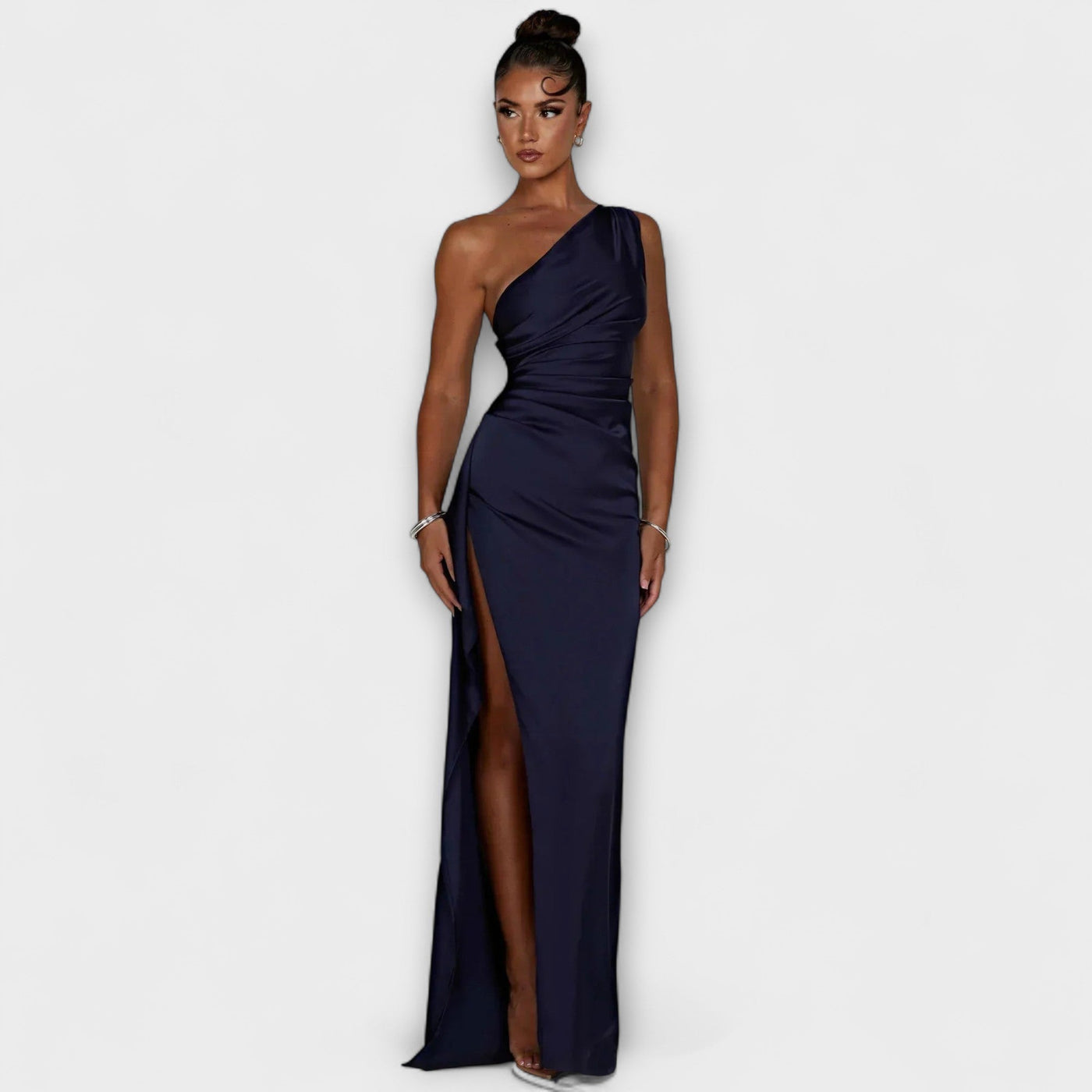 Aida – Elegante vestido de satén para la noche